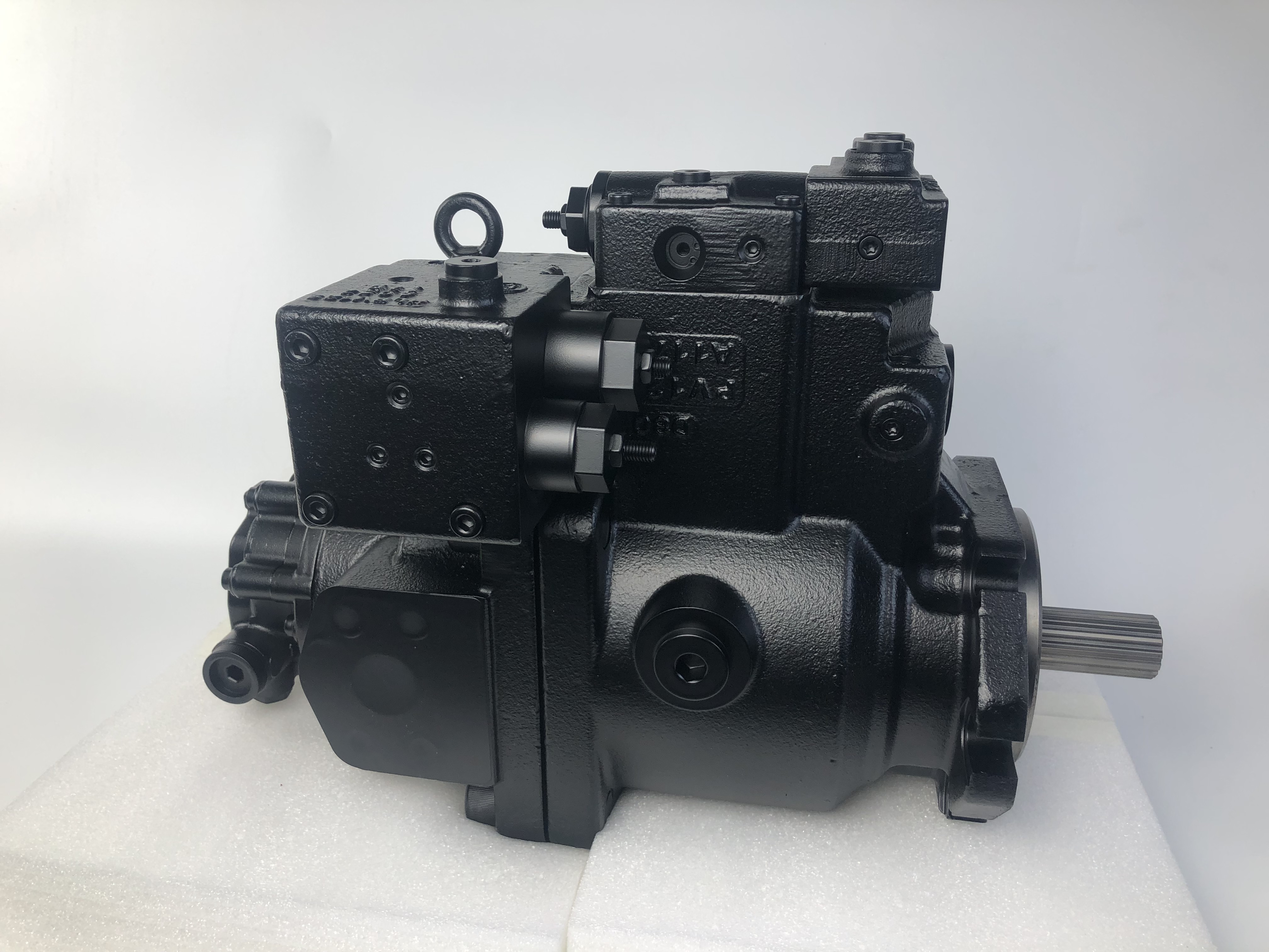 柳工913E/915E 液压泵总成